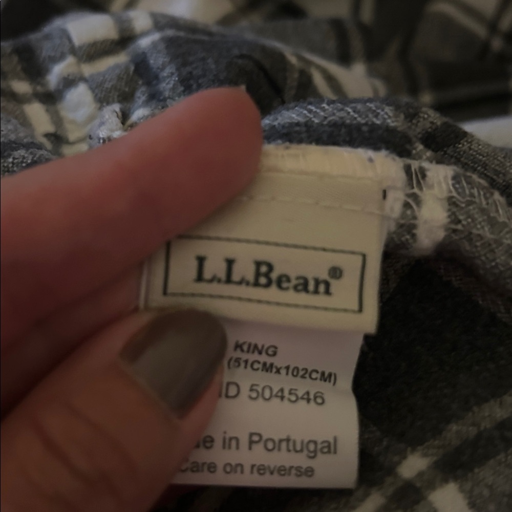 L.L Bean grey plaid flannel king fitted with cases - Picture 3 of 3